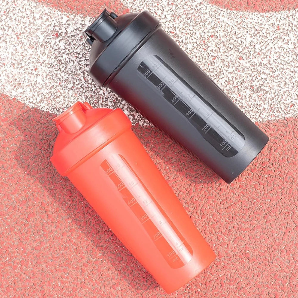 1pc 600ml Shaker Bottle 20oz Protein Shaker Plastic Bottle Portable Fitness Bottle for Fitness Enthusiasts Athletes